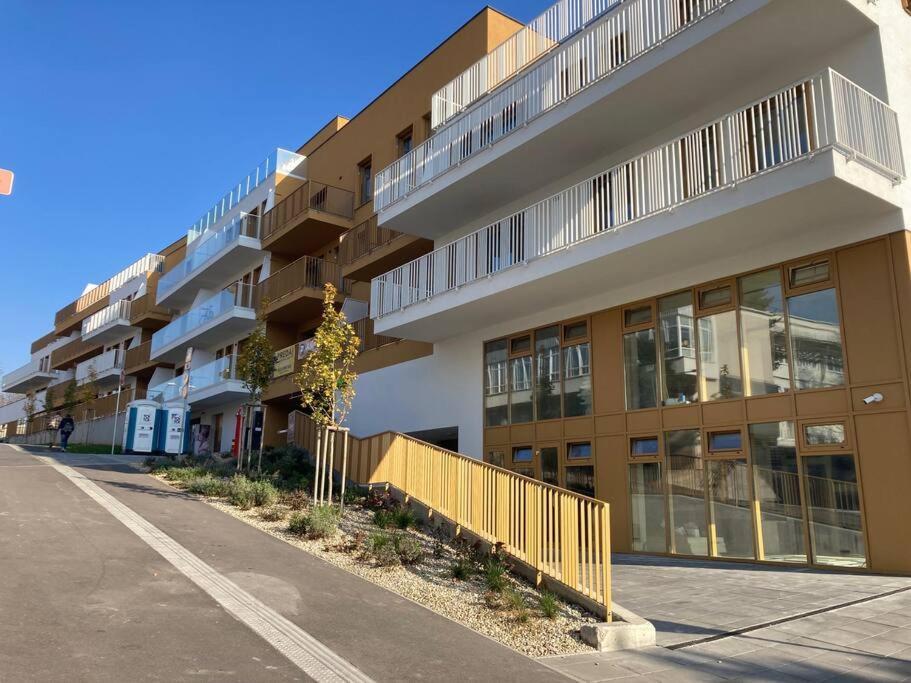Komfortny Apartman A407 V Centre Nr, Bez Kuchyne, Parkovisko Zdarma Nitra Exterior photo